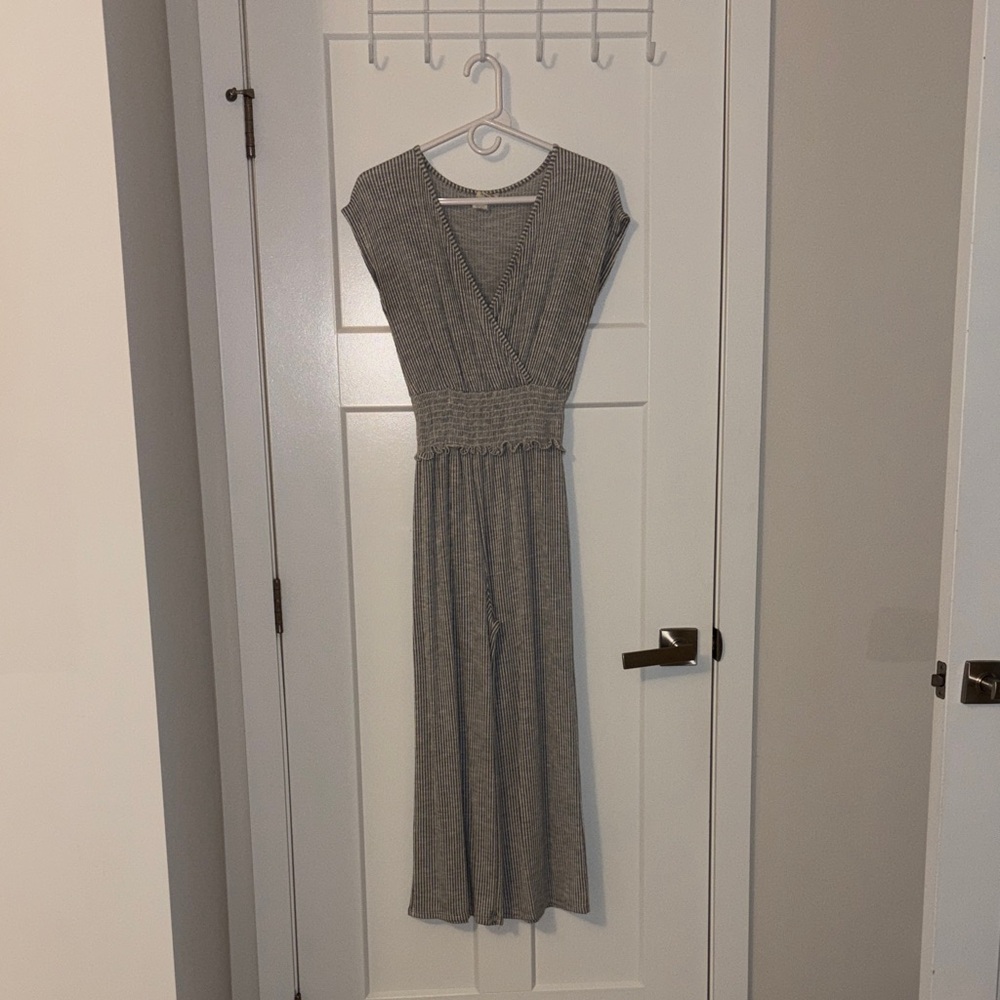 Gray Ribbed V-Neck Women’s jumpsuit